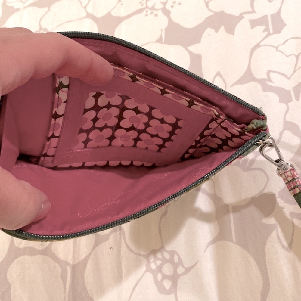 Vera Bradley Wristlet Wallet NWOT ๐บ - Picture 5 of 6